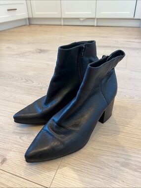 Aldo Black Pointed Toe Leather Ankle Boots